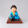 Solar Powered Meditating Monk Figurine with Prayer Beads – Car Dashboard Decor
