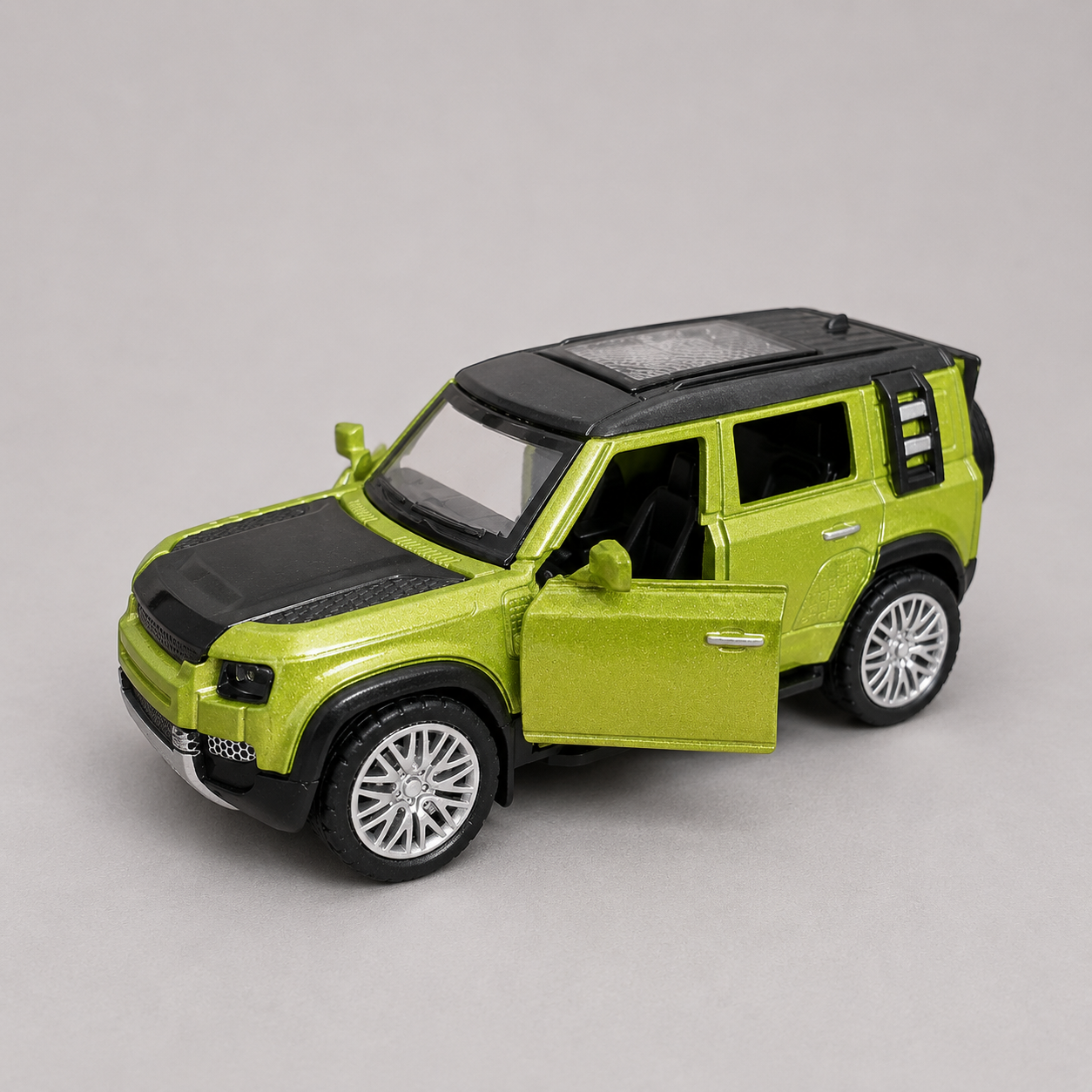 Land Rover Defender Diecast Pull-Back Car with Opening Door